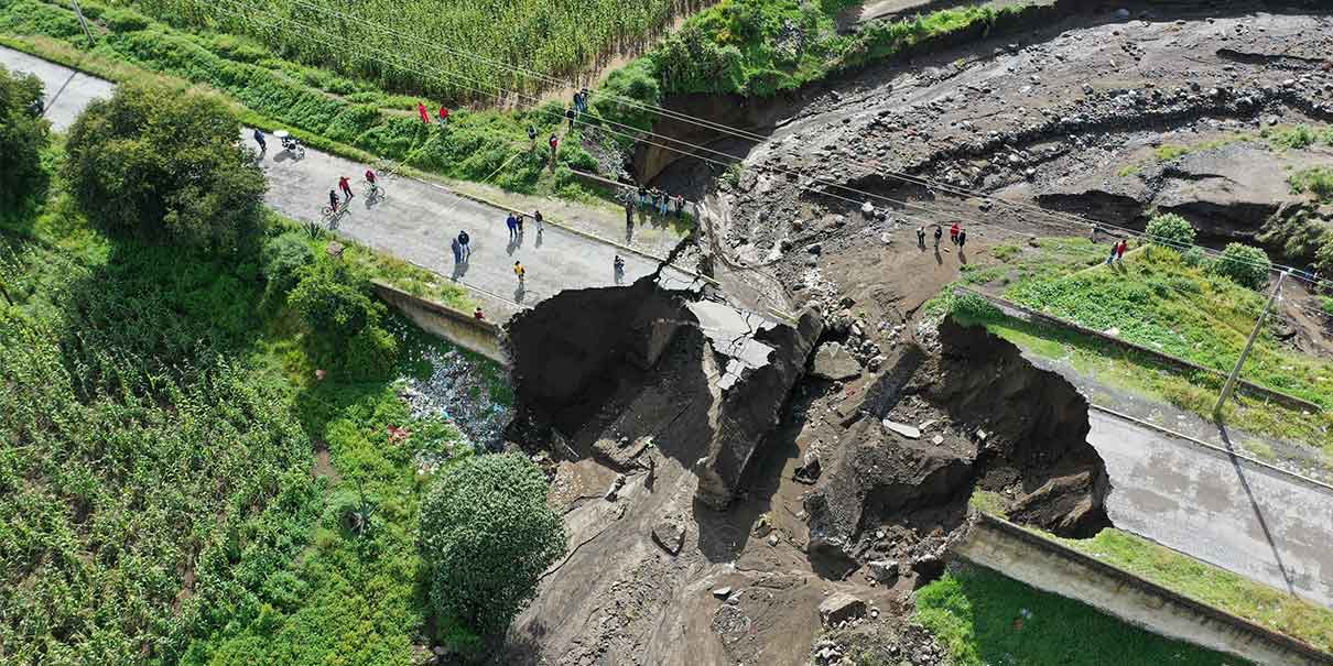 Por caída de puente quedan incomunicados por la carretera federal Guadalupe Victoria y Tlachichuca