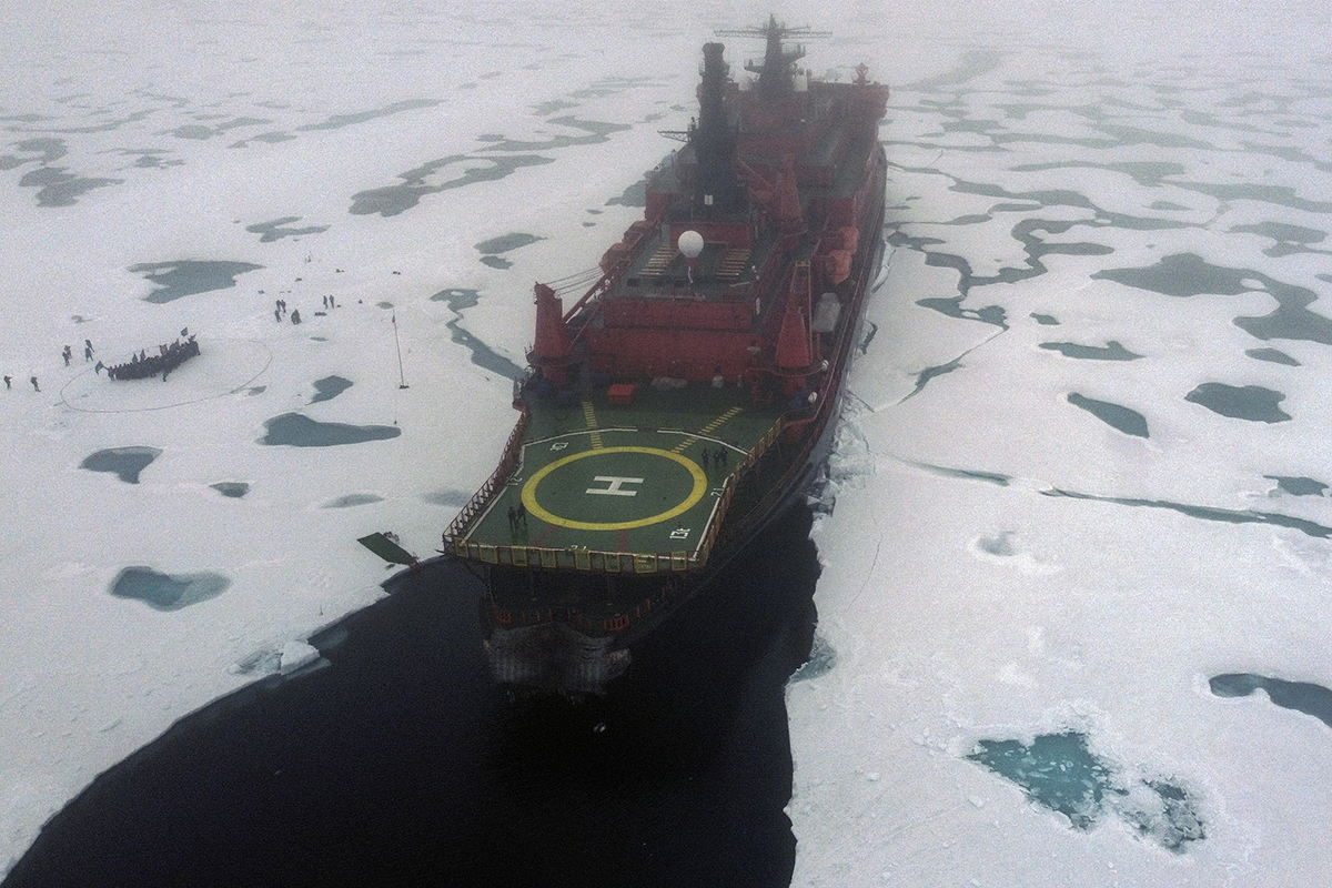 Por qué Rusia está apoderándose del Ártico con sus barcos rompehielos nucleares