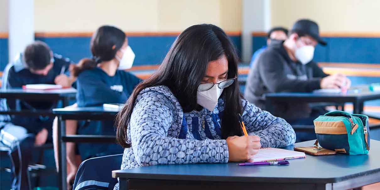 Seguirán las clases presenciales en Puebla pese a contagios en escuelas