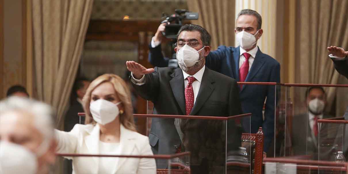Toman protesta 41 diputados en Puebla