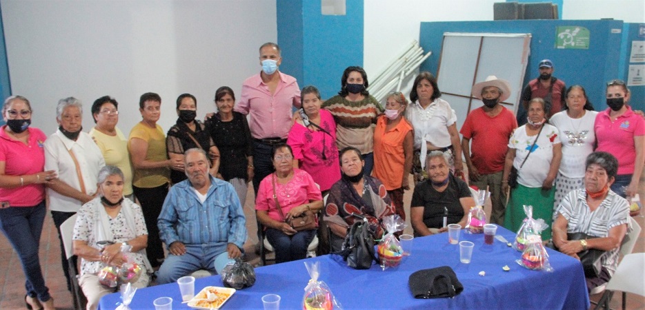 Realizan festejos por el mes del abuelo en Jesús María
