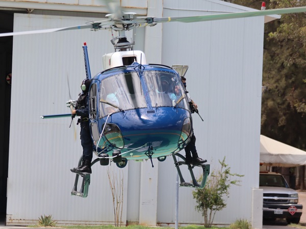 Presentan actividades de helicóptero estatal a embajada de Francia en México