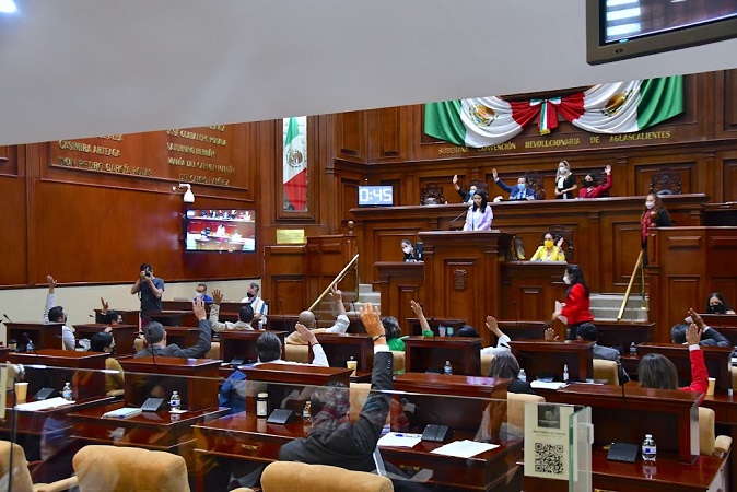 Sin cédula profesional, una tercera parte de diputados locales de Aguascalientes