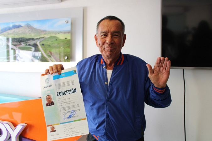 Entrega CMOV últimas concesiones de taxi a choferes con antigüedad