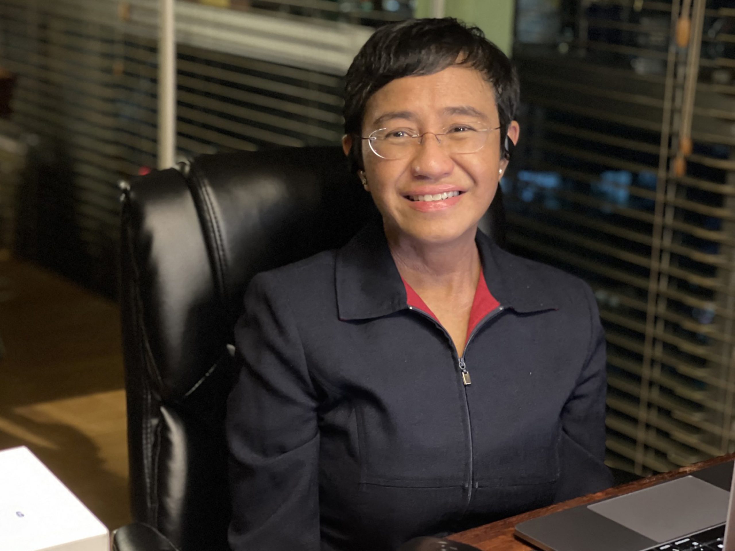 Filipinas: gobierno se opone a que la periodista Maria Ressa viaje a Oslo a recibir el Nobel de la Paz