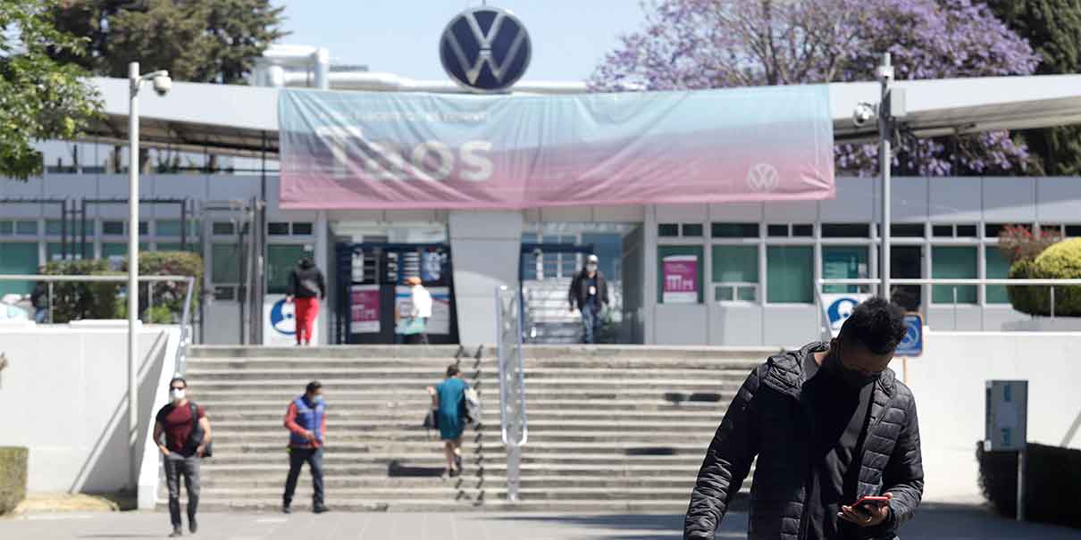 A mitad de salario 30 mil trabajadores de proveedoras de VW