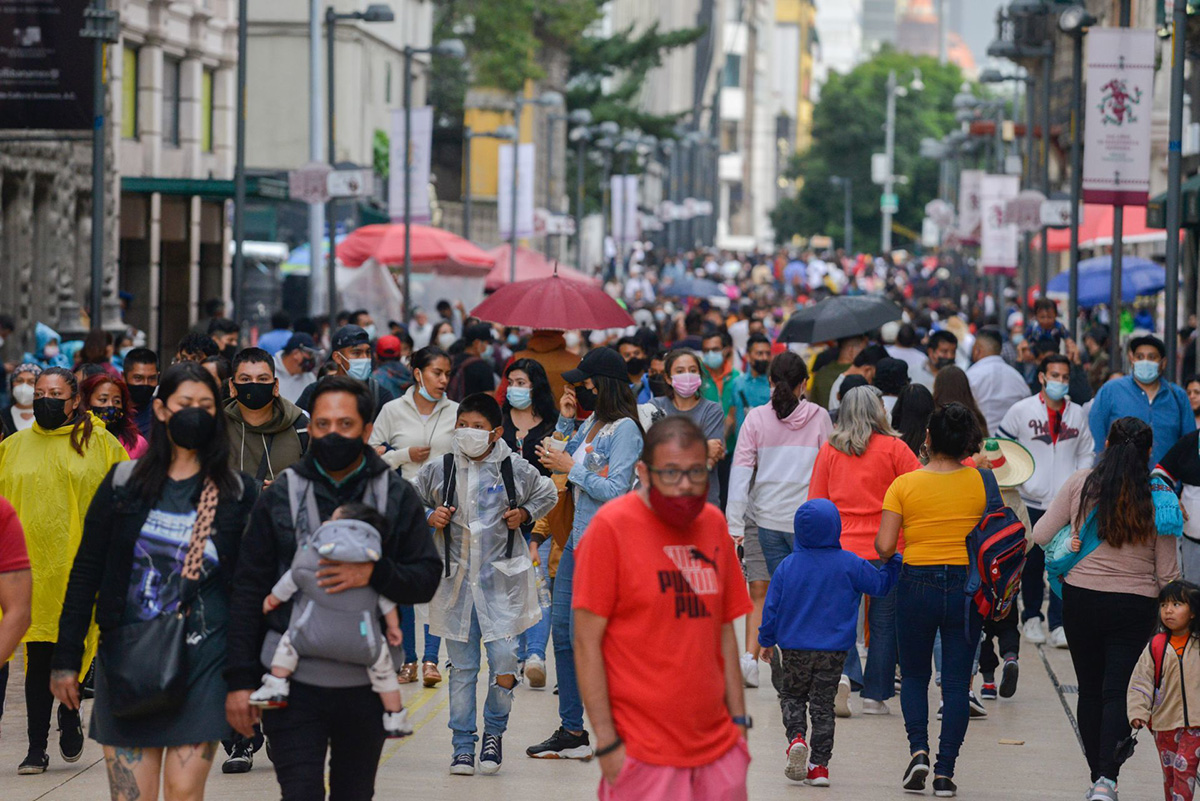 Contagios de covid-19 aumentan dos años después del primer caso. ¿La ciencia ha fallado?