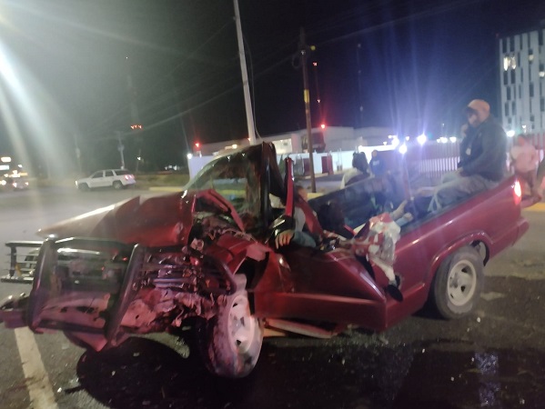 10 lesionados en aparatoso accidente en la salida a Calvillo