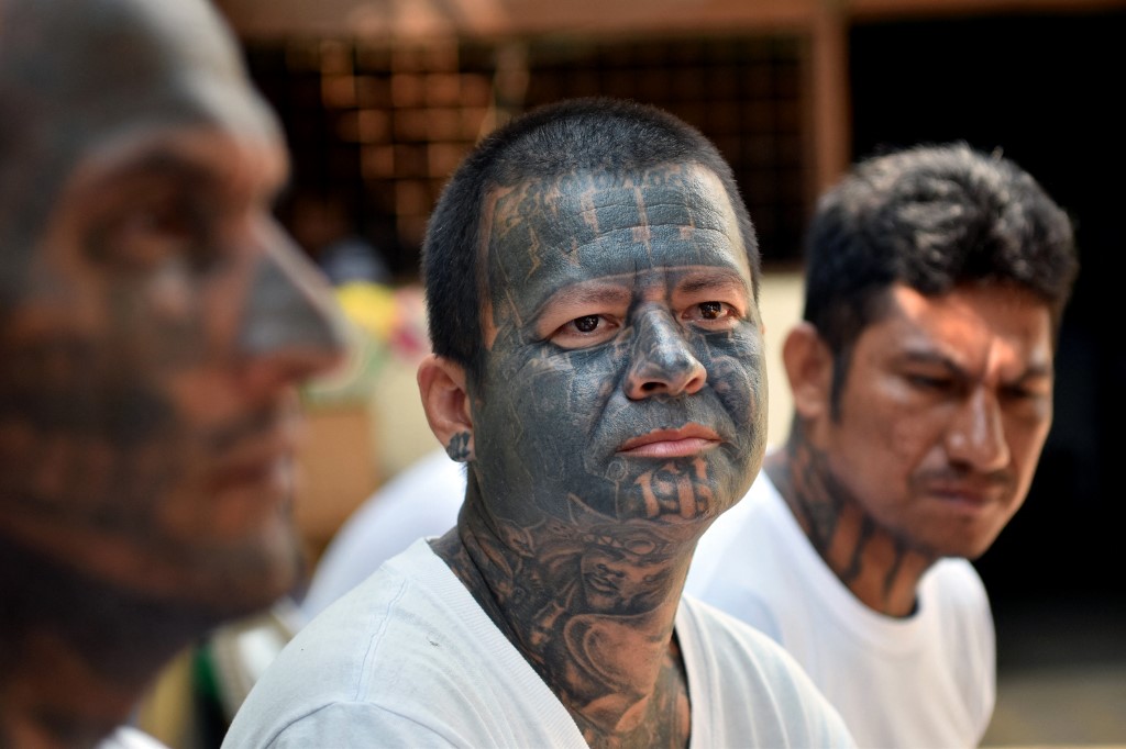 EU sanciona a altos funcionarios de El Salvador por negociaciones con líderes de la Mara Salvatrucha