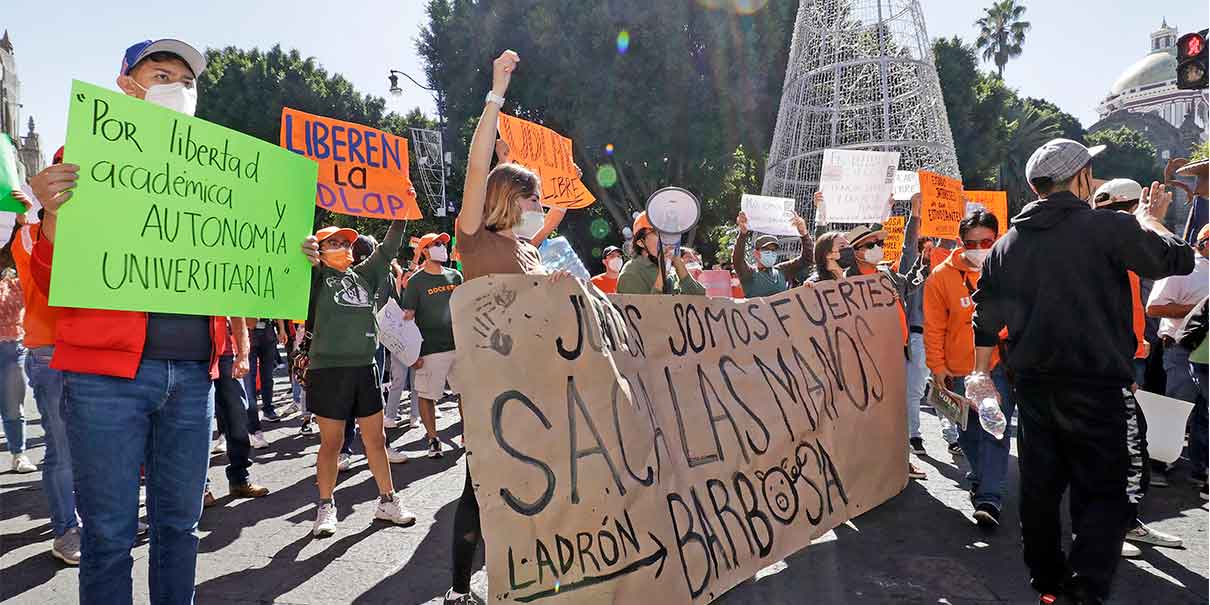 Comunidad Udlap exigen en el Congreso la devolución de Campus