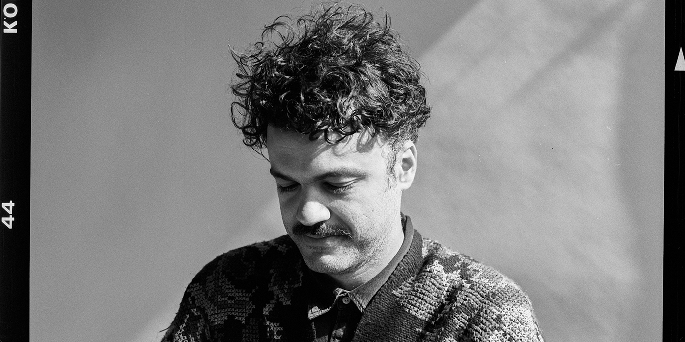 Alex Ferreira: un cantautor medio caribeño, medio gringo, pero muy chilango