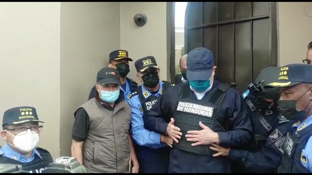 Honduras: expresidente Hernández se entrega instantes después de solicitud de extradición de EUA