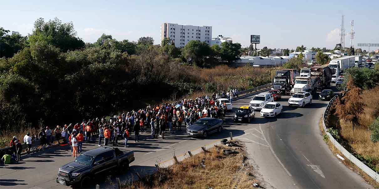 Alumnos de la UDLA Puebla cerrarán la recta a Cholula y Periférico Ecológico; exigen devolución del Campus