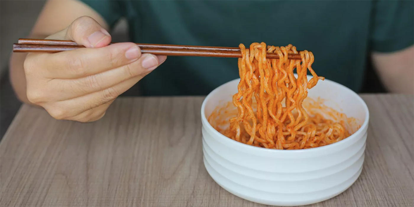 Bacteria meningococo: por qué a un joven que comió sobrantes de comida le amputaron las piernas