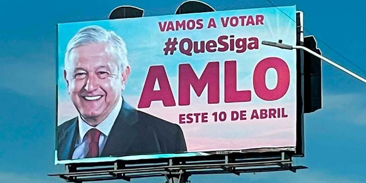 El PAN Puebla exigió al INE quitar espectaculares de apoyo a AMLO