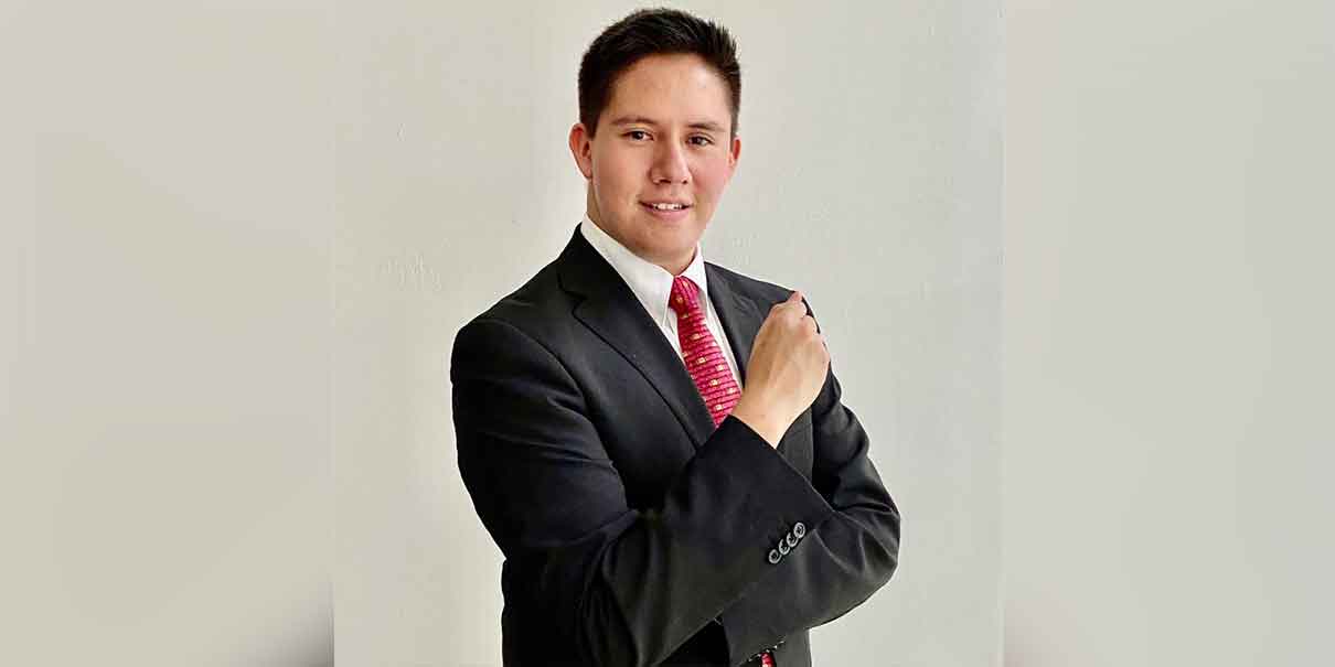 Passport-Héctor-Meza