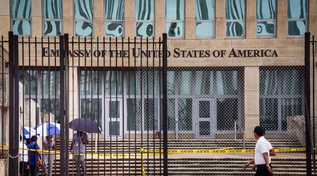 Zúñiga-Brown explicó que en principio el consulado solo programará citas para visas de inmigrantes a aquellas personas que hayan presentado su documentación completa. (Foto: Adalberto Roque/AFP)