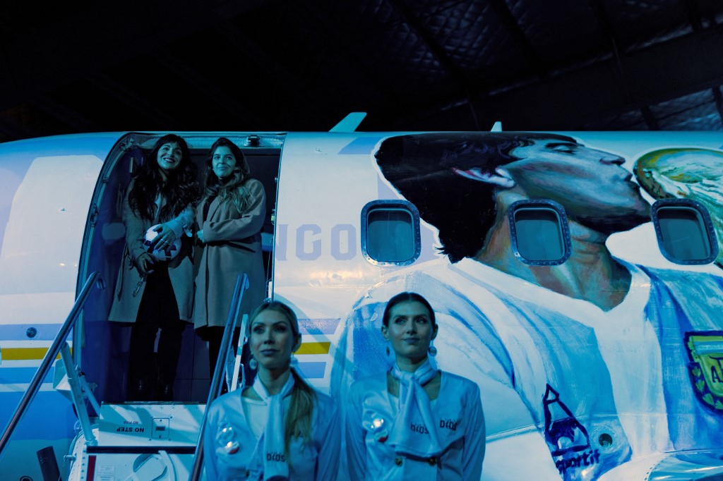 Este es &#8216;Tango D10S&#8217;, el avión en homenaje a Diego Maradona