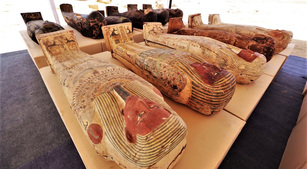 Egipto anuncia descubrimiento arqueológico de 250 momias y estatuas