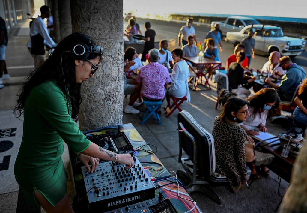 En Cuba, las mujeres DJ siguen siendo pocas, pero han encontrado un público