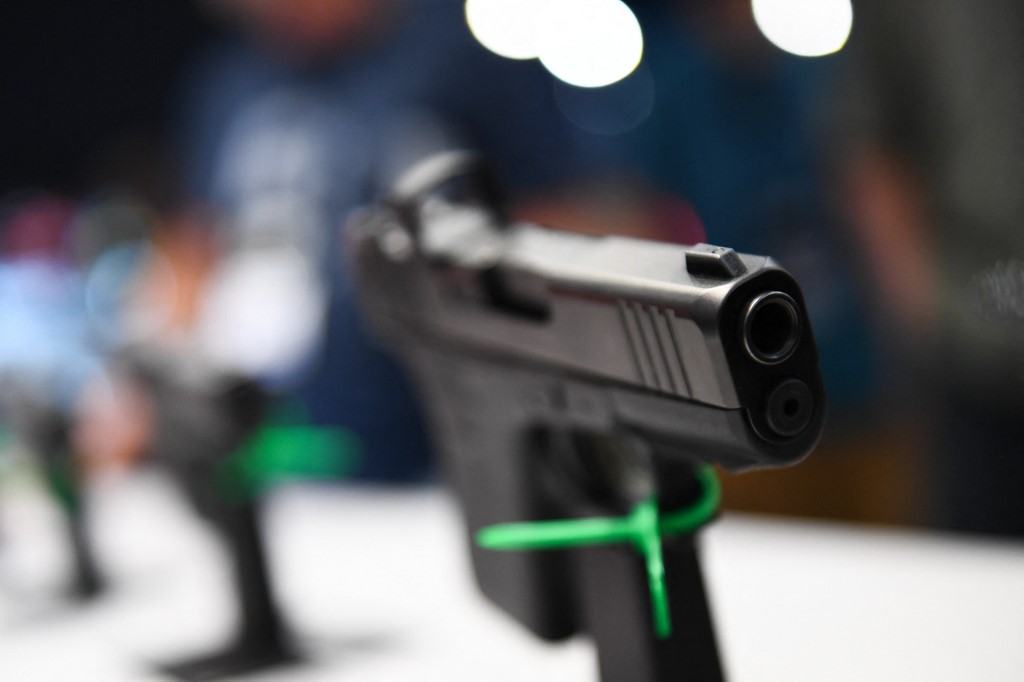 Corte Suprema de EUA confirma derecho a portar armas en público
