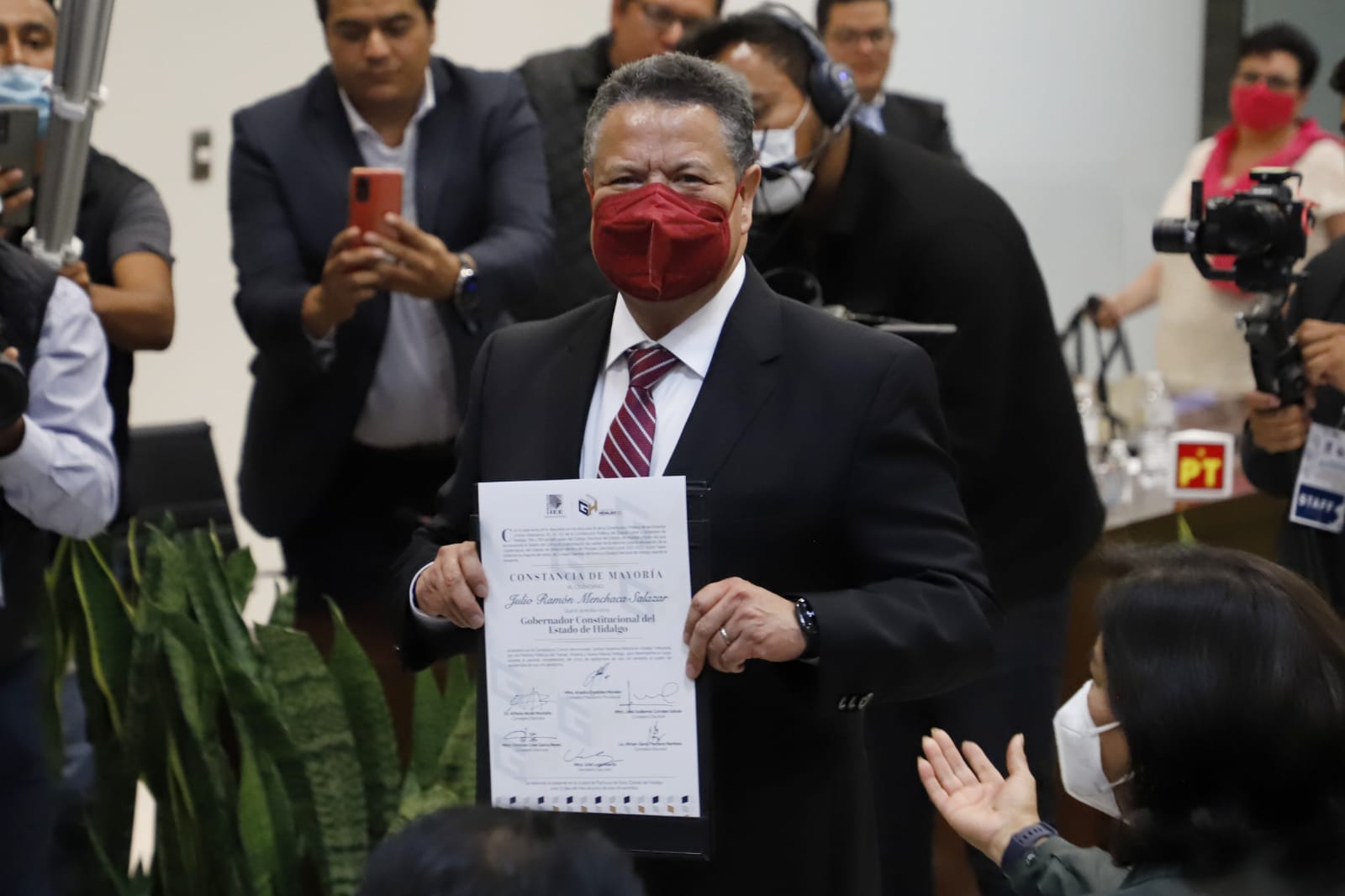 Otorgan a Julio Menchaca constancia de mayoría como gobernador de Hidalgo