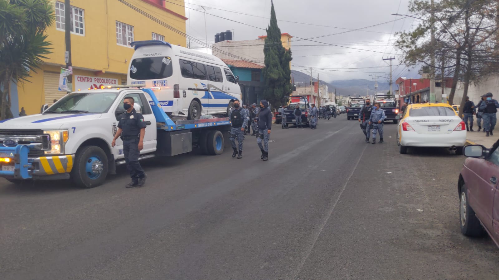 Se pelean conductores de transporte público con policías en Pachuca