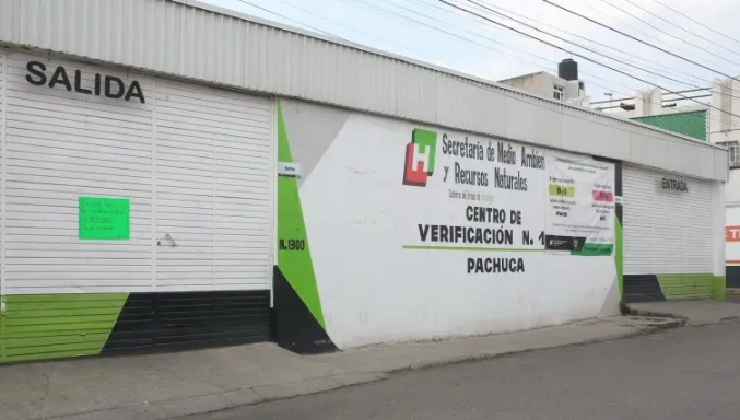 Con amparo, reabre centro de verificación