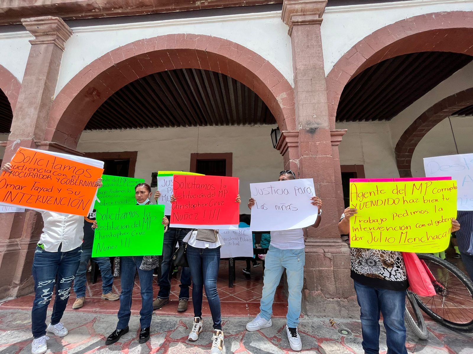 Familiares de dos menores exigen justicia por abuso sexual en Zimapán