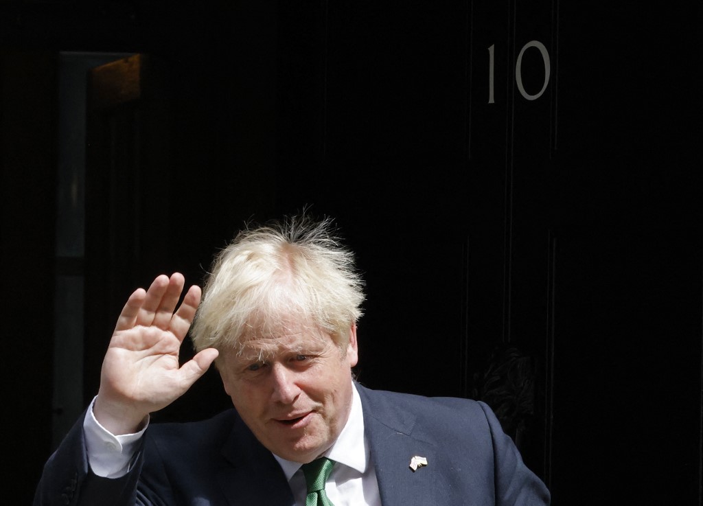 &#8216;Me voy con la frente en alto&#8217;, dice el primer ministro Boris Johnson tras escándalos