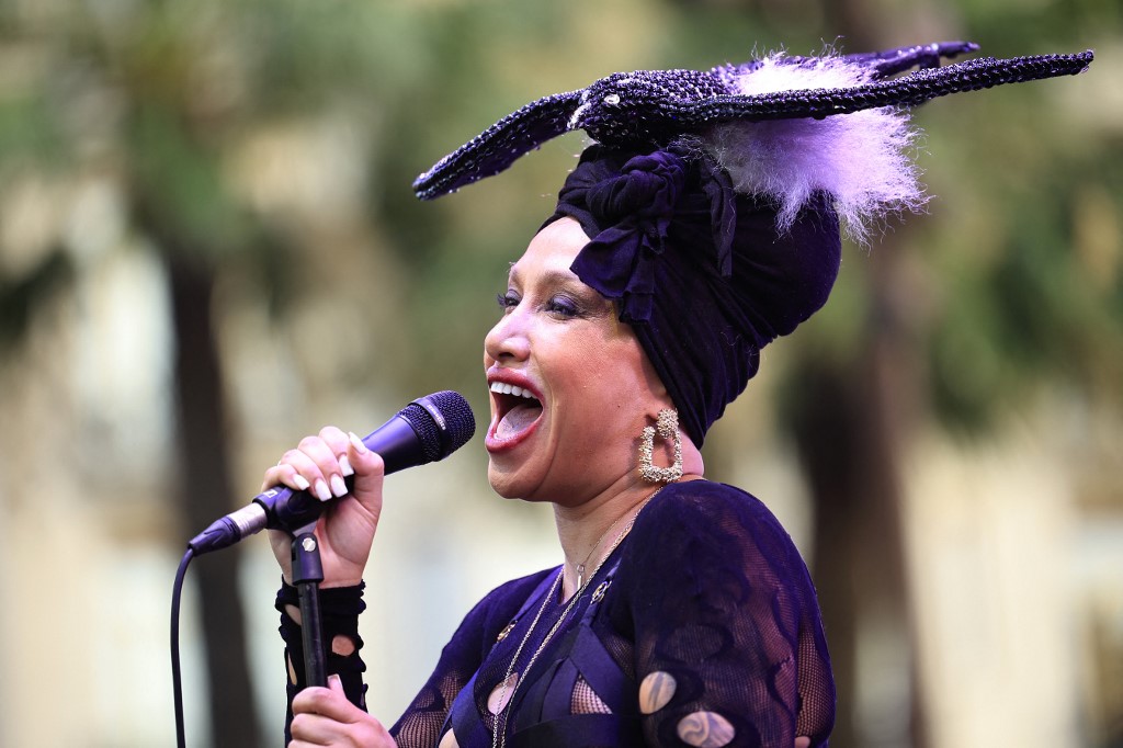 Lady Blackbird