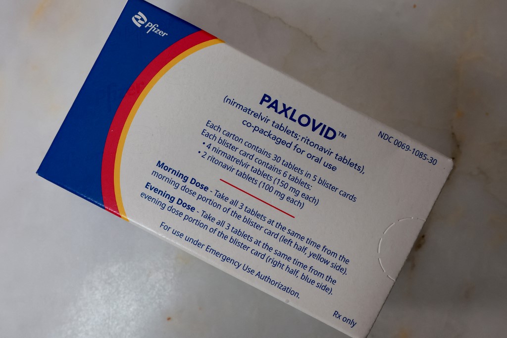 EUA autoriza recetar paxlovid contra el covid-19 moderado y grave