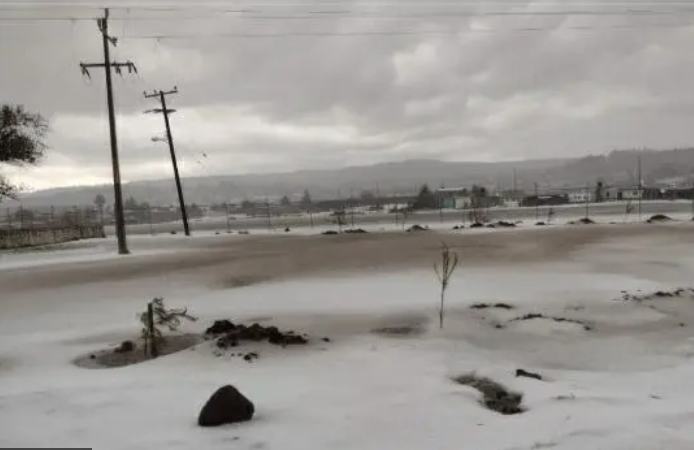 Comunidades de Singuilucan se tupen de hielo; cayó tremenda granizada