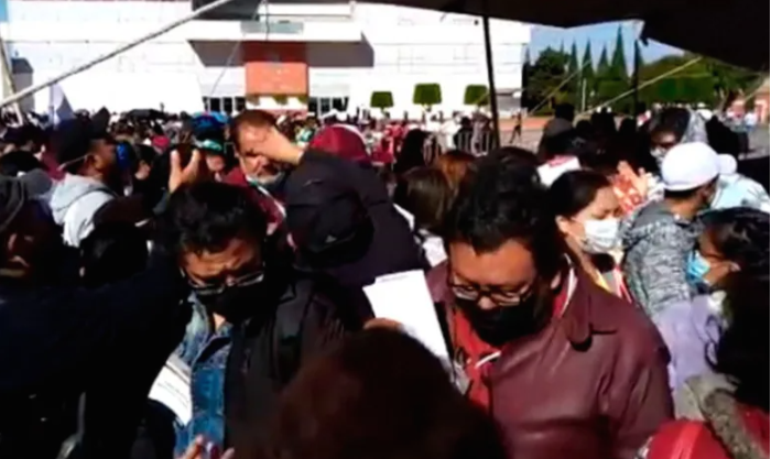 Empujones y filas en elección de consejeros de Morena, en Pachuca