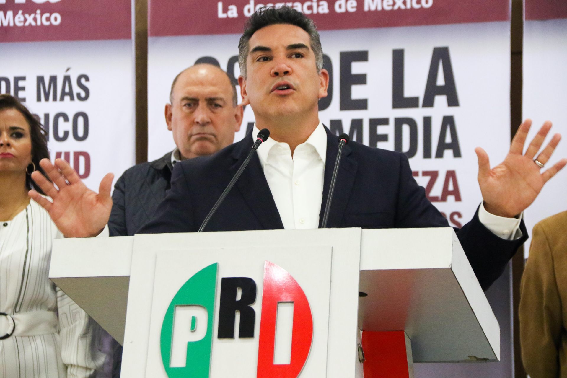 Alejandro Moreno acusa persecución política; AMLO rechaza declaraciones