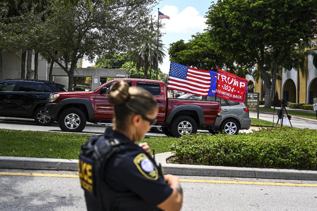 EUA: aumentan las amenazas contra el FBI luego del allanamiento a la residencia de Trump