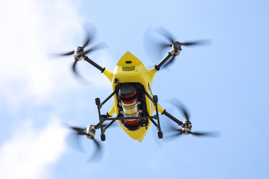 Dron transporta tejido humano entre hospitales, una primicia en Europa