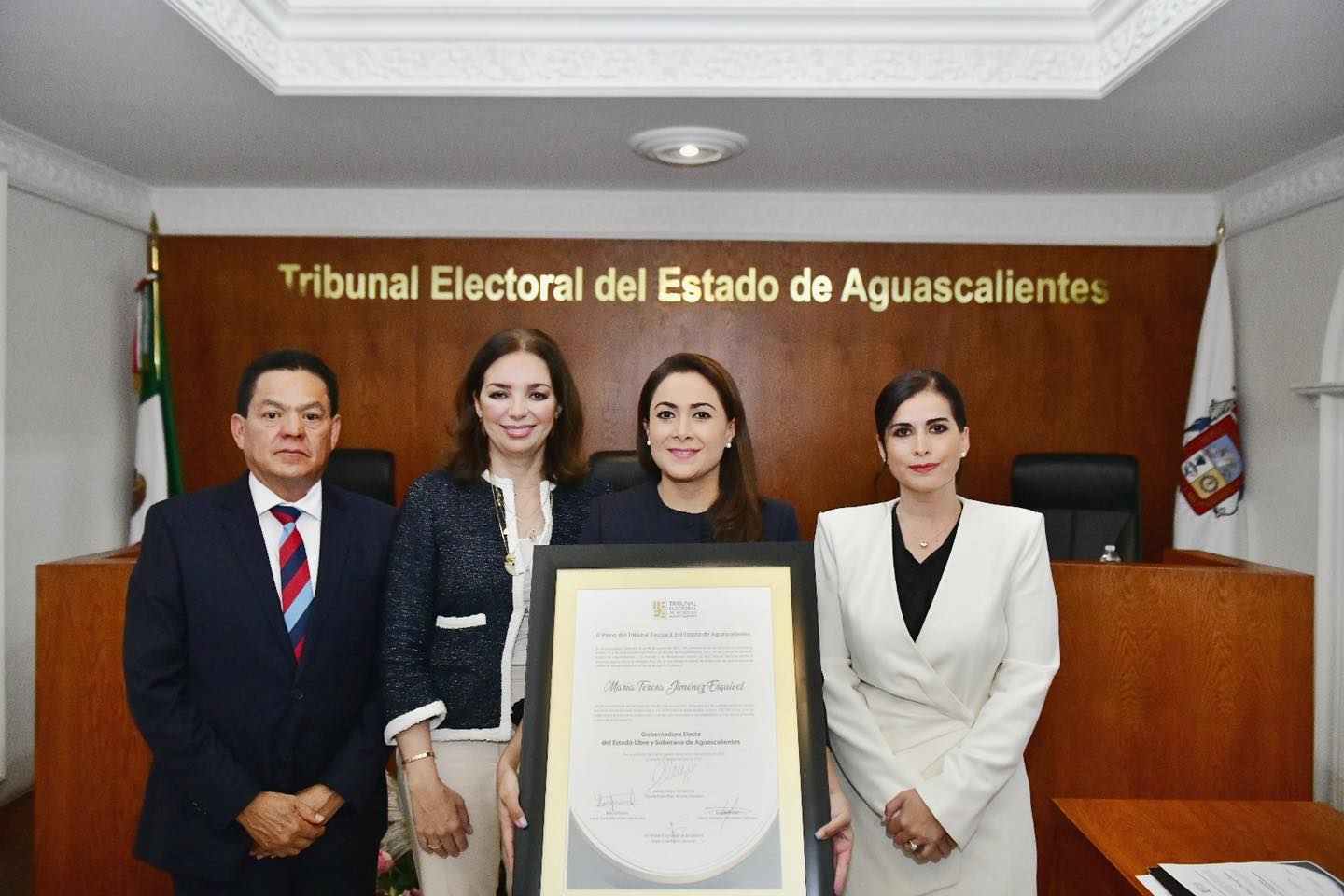 El Tribunal Electoral del Estado de Aguascalientes entrega constancia de validez de la elección como gobernadora a Tere Jiménez