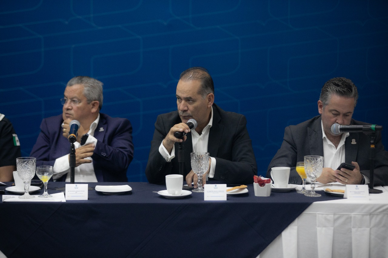 Martín Orozco llama a su gabinete a concluir proyectos estatales