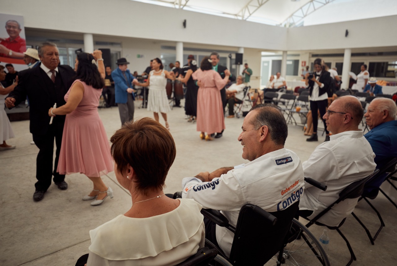 Celebran el Día del Abuelo en el Centro de Atención Integral al Adulto Mayor