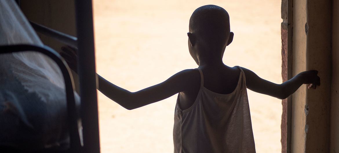 Sierra Leona: mutilación genital femenina, &#8216;grave violencia que equivale a tortura&#8217;