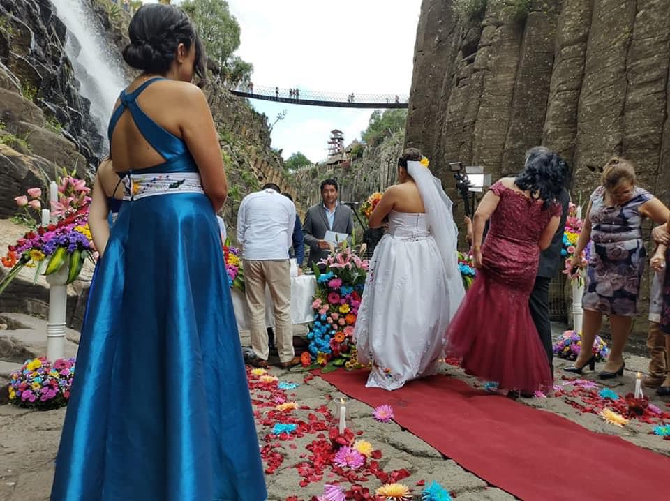 Celebran la primer boda en los Prismas Basálticos de Huasca