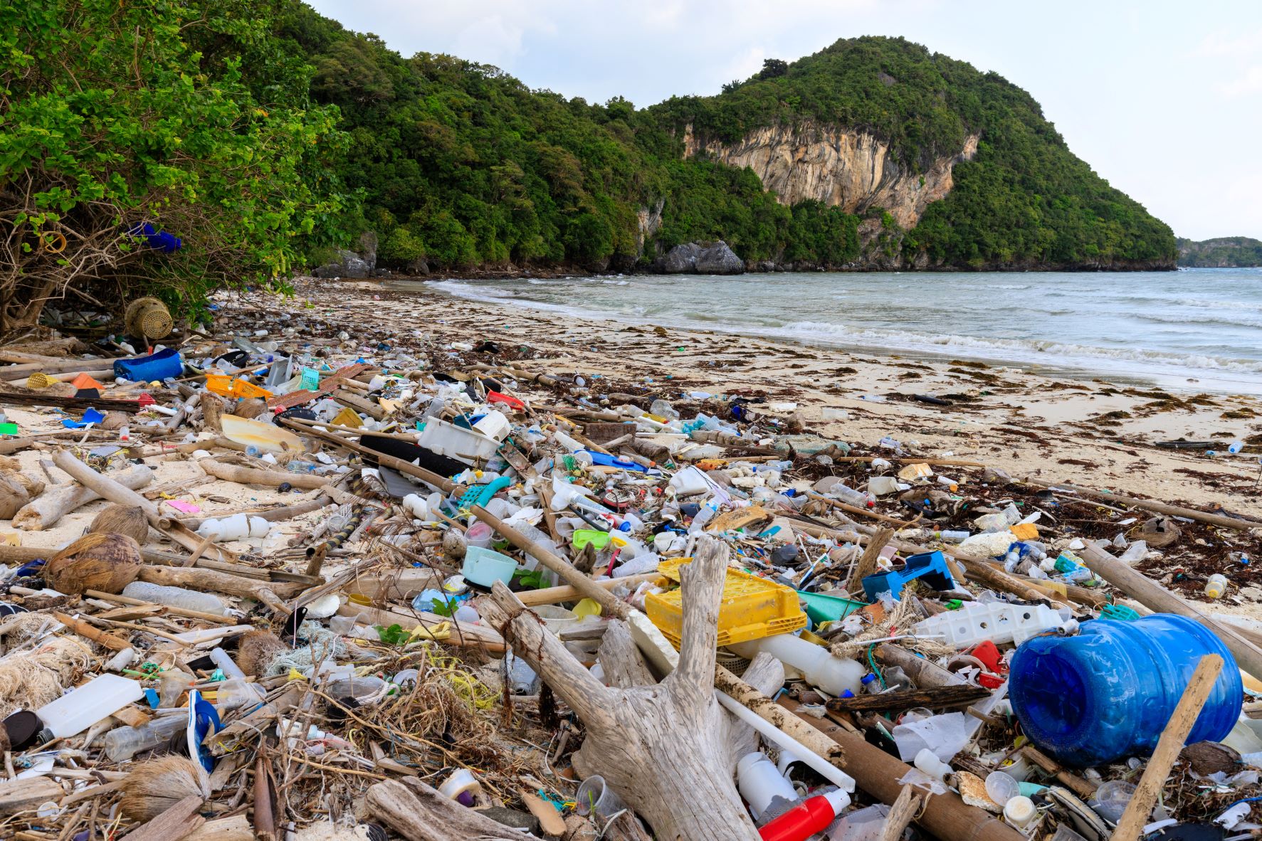 Centroamérica: la contaminación plástica invade ríos, lagos y playas