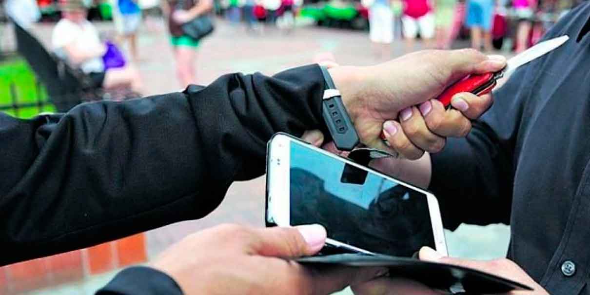 En una VECINDAD del Centro Histórico de Puebla ladrones “guardan” los celulares robados