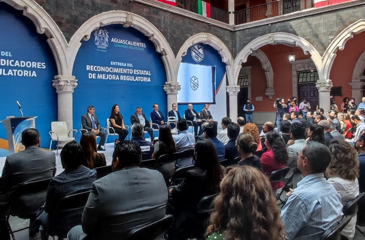 Reconocen a dependencias del gobierno estatal y municipios en materia de mejora regulatoria
