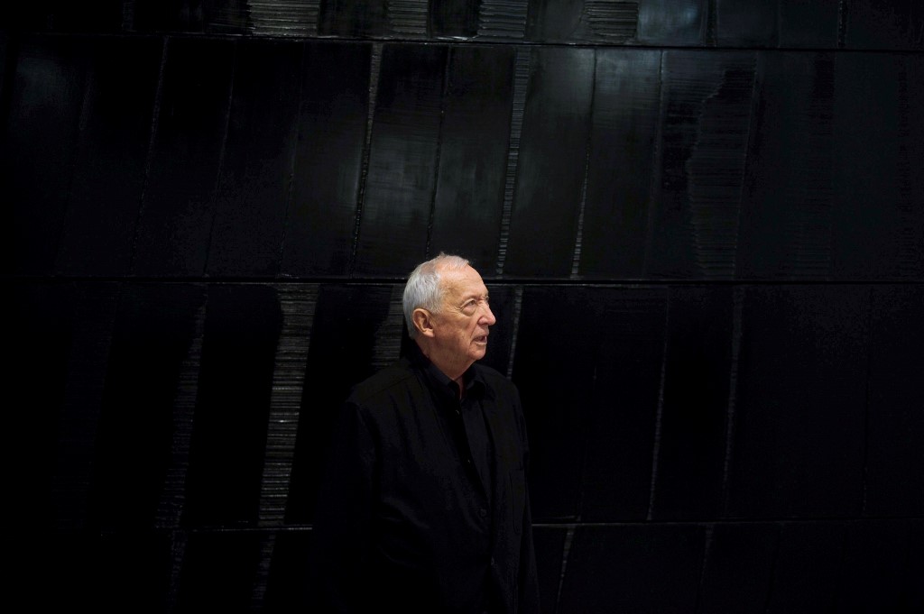 Quién fue Pierre Soulages y cómo dio luminosidad al color negro