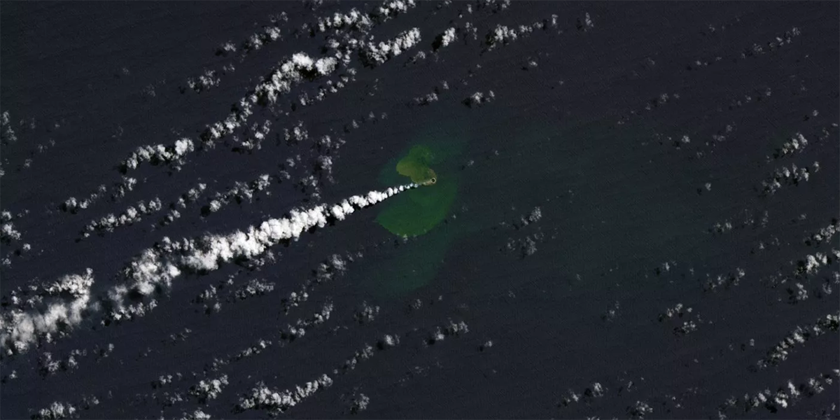 Erupción de volcán submarino hace emerger una isla nueva en el océano Pacífico