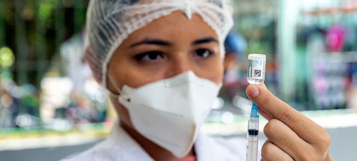 Nuevo acuerdo lleva vacunas actualizadas contra covid-19 a países de bajos ingresos