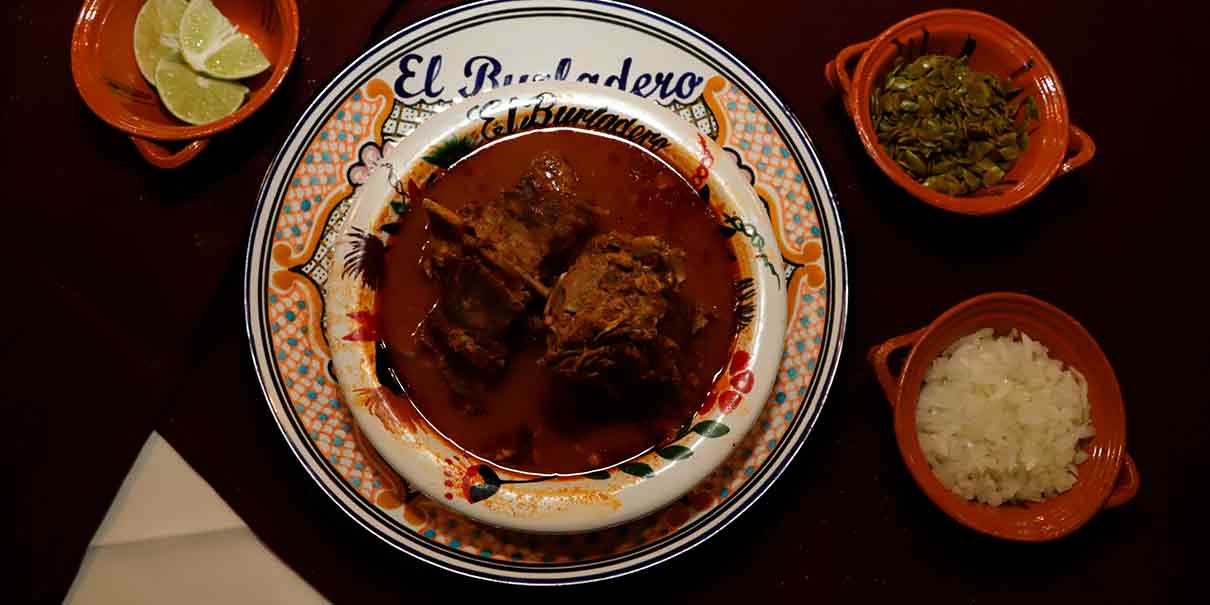 VIDEO. Mole de caderas se venderá hasta en 600 pesos en Puebla capital