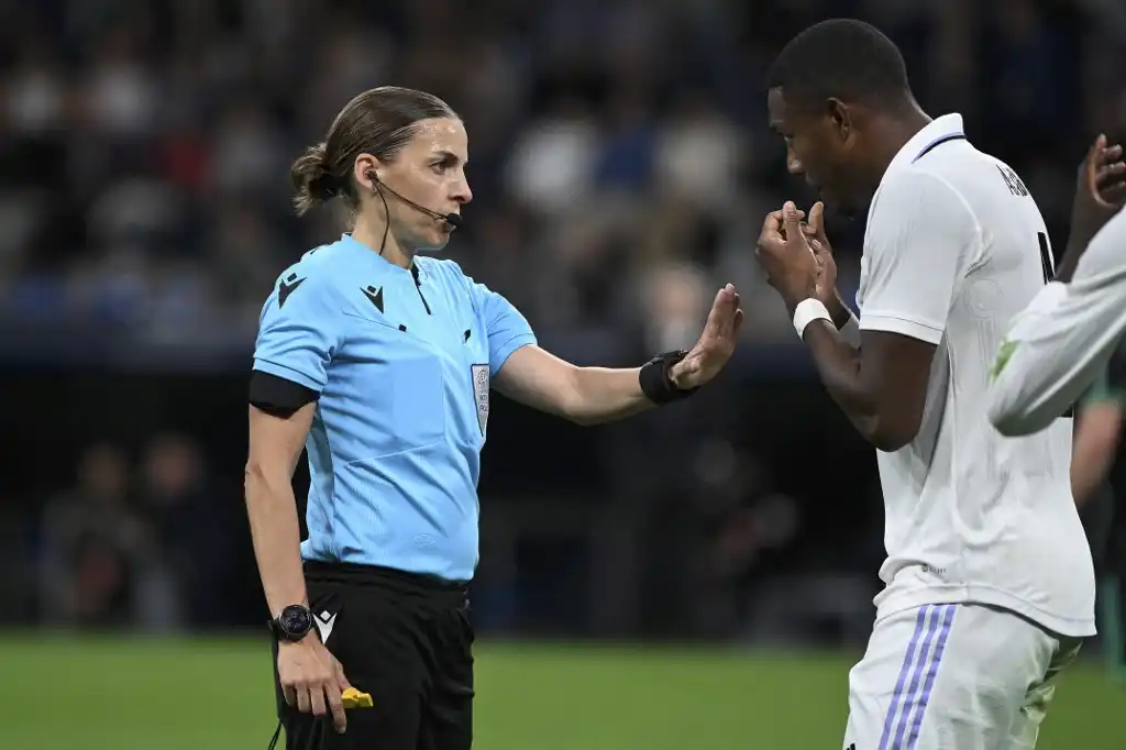 Stéphanie Frappart, la primera mujer en arbitrar un mundial de futbol masculino